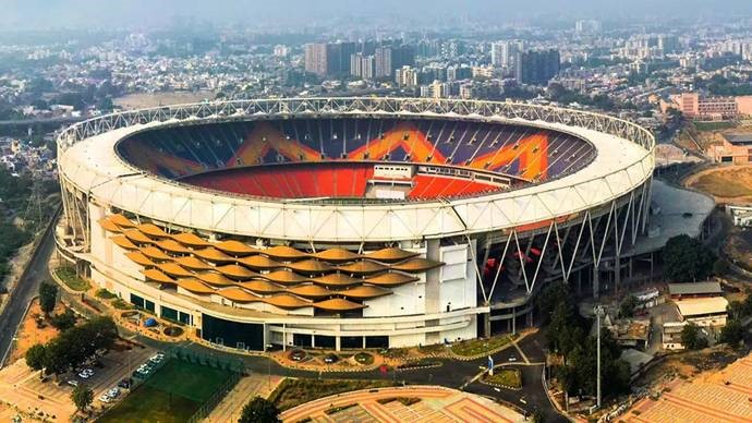 उद्घाटन के लिए तैयार अहमदाबाद का मोटेरा स्टेडियम।