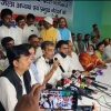जदयू-रालोसपा मिलन के समय प्रेसवार्ता में अन्य नेताओं के साथ मालती सिंह।