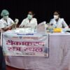 एसके मेमोरियल हॉल में कोरोना का टीका देने के लिए मौजूद स्वास्थ्यकर्मी।