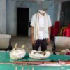 गांजा व हथियार के साथ पकड़ा गया शख्स।