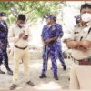 नालंदा में पुलिस कस्टडी में महिला की मौत के बाद जांच करते पुलिस पदाधिकारी।