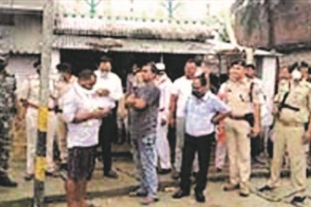 बारिश का पानी बहाने को लेकर बहा खून, तीन मरे