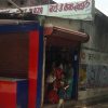 लॉकडाउन : शुक्रवार को खुली कपड़े की दुकान पर पहुंचे ग्राहक।