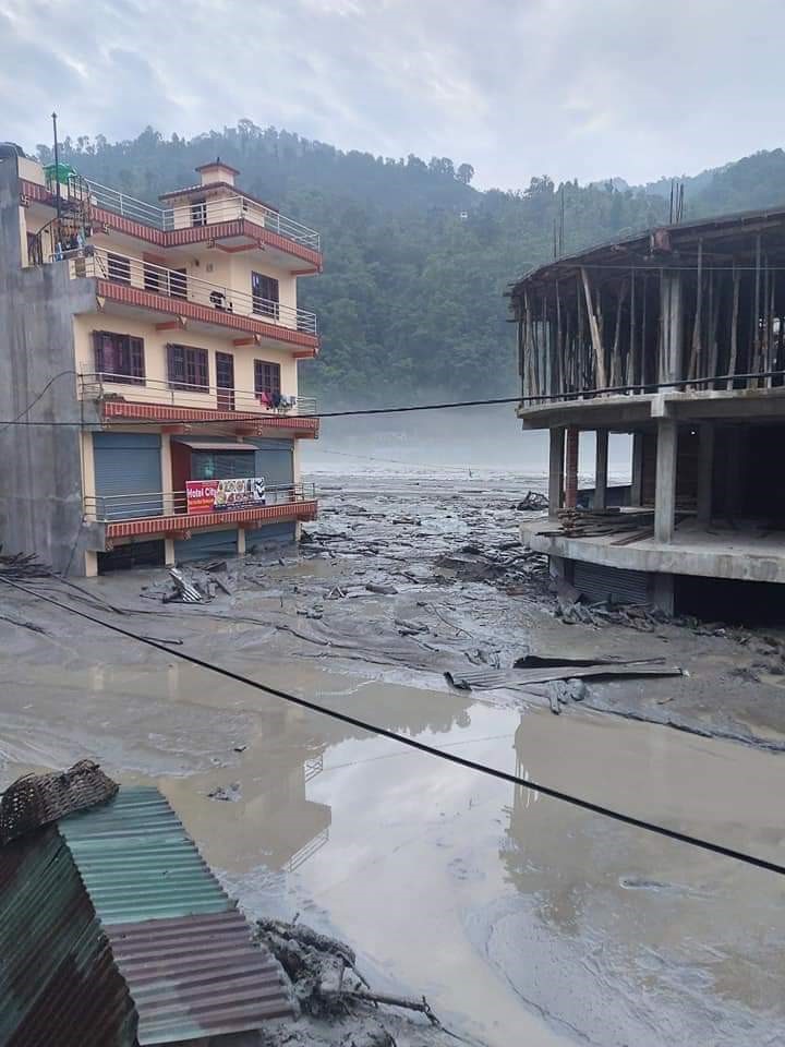 नेपाल में प्रलयंकारी बाढ़ का नजारा।