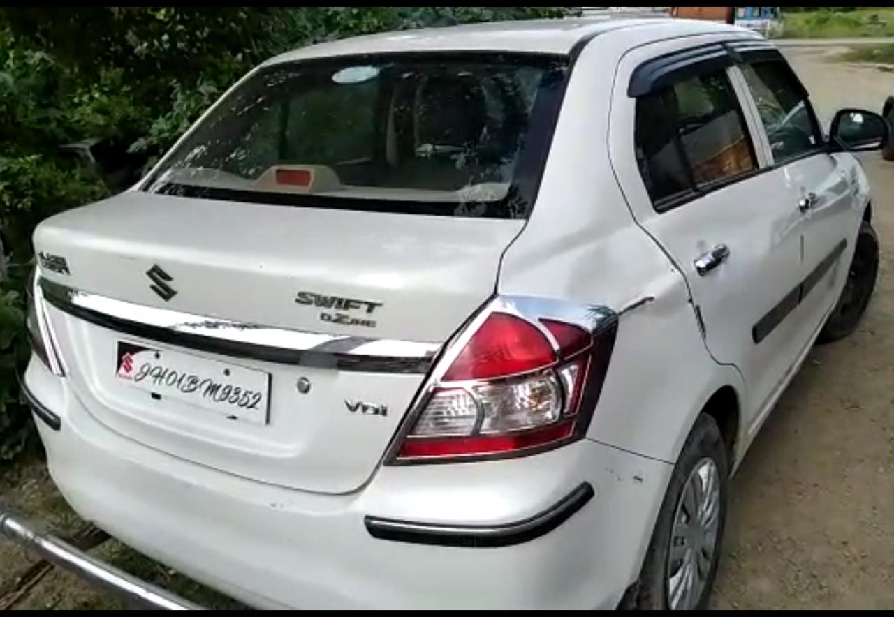 गांजा तस्करी में प्रयोग की गई स्विफ्ट डिजायर कार।