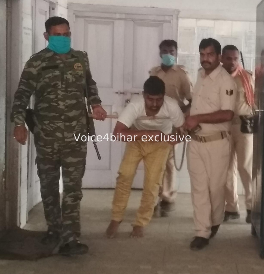 पुलिस की गिरफ्त में रेप व हत्याकांड का अभियुक्त बलिराम सिंह।
