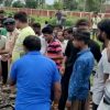 निवर्तमान मेयर की हत्या मामले की जांच करती पुलिस।