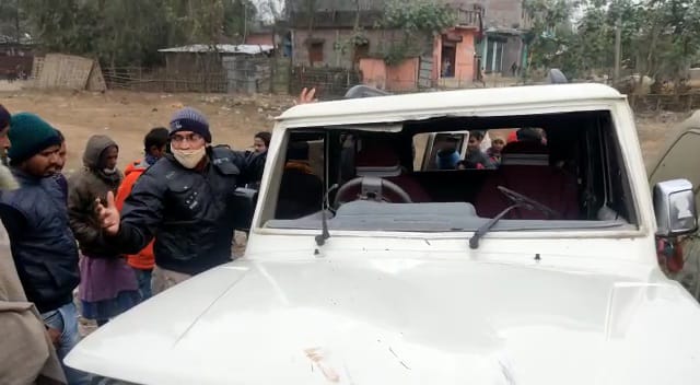 रेल आईजी एस मयंक के काफिले में शामिल इसी बोलेरो से हुई दुर्घटना।