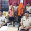 औरंगाबाद में पुलिस की गिरफ्त में गैंगरेप के अभियुक्त।