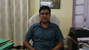 गिरफ्तारी के संबंध में जानकारी देते डीएफओ मनीष कुमार वर्मा।